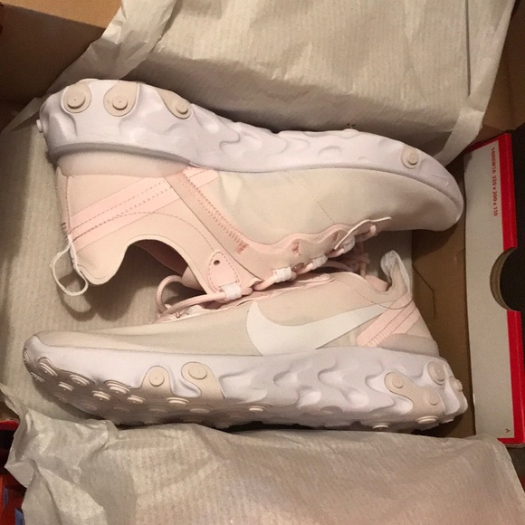 pink nike element